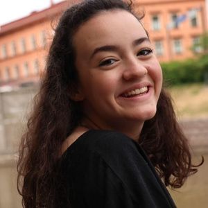 Meet your Posher, Elise